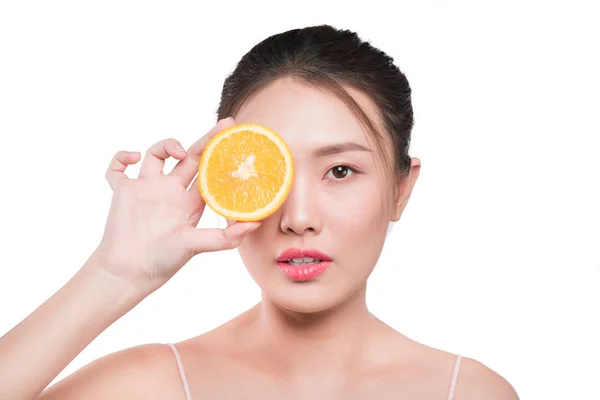 Wanita muda dengan potongan oranye — Stok Foto
