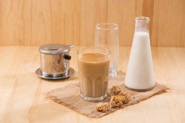 Süt kavanoz ile kahve cam