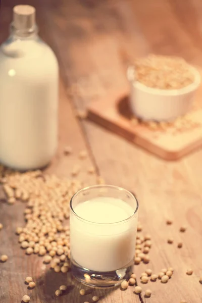 Soy mjölk och sojabönor — Stockfoto