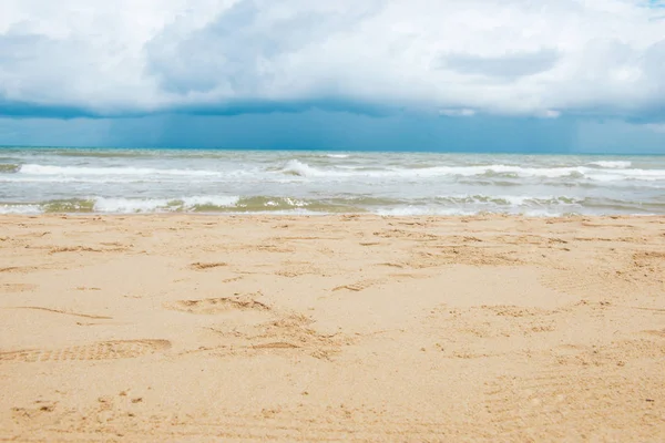 オーシャン ビーチ リラックス、屋外旅行。熱帯のビーチから海の景色 — ストック写真