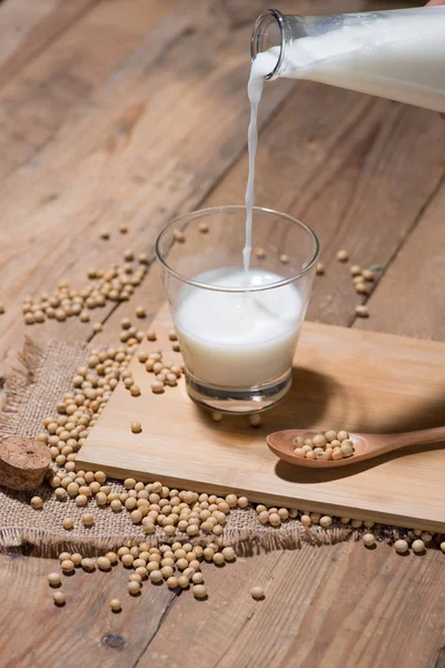 Sojamjölk och bönor — Stockfoto
