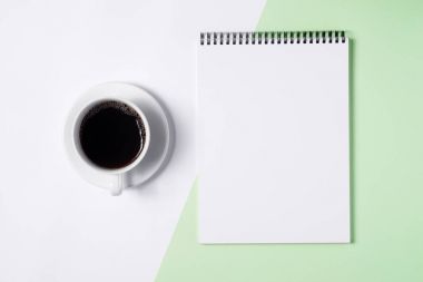 İşletme resmi. Pastel Ofis resepsiyon masası dizüstü bilgisayar ve suppli