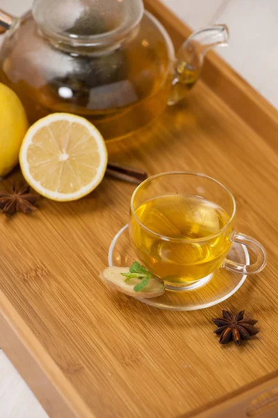 Taza de té de jengibre con limón — Foto de Stock