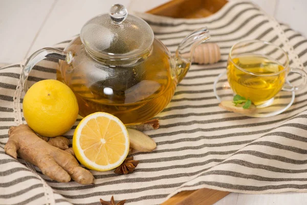 Teapot and cup of ginger tea — Stock Photo, Image