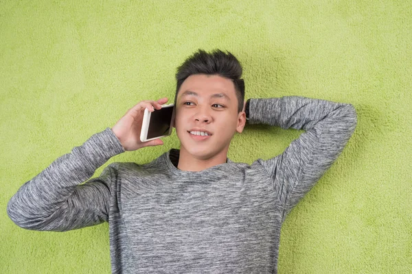 yakışıklı erkek ile smartphone