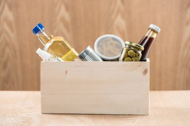 Gıda bağış kutusunda