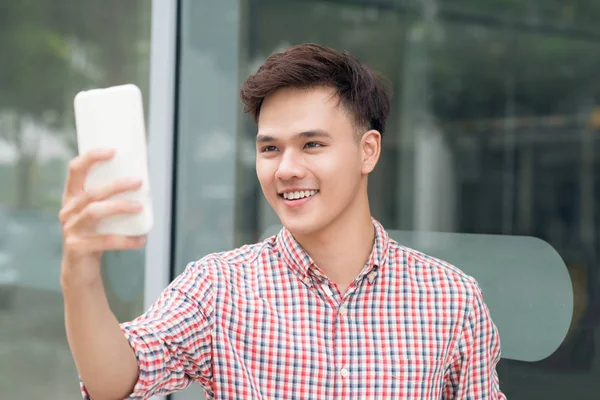 adam görüntülü arama yapma