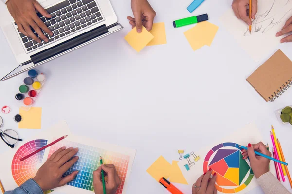 Reunião de brainstorming de trabalho de equipe de designer — Fotografia de Stock