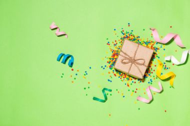 Hediye kutusu ve parti öğeleri