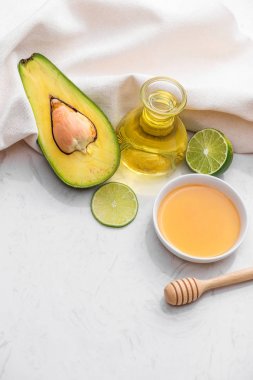 taze organik avokado