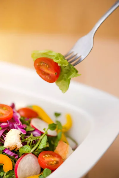 Insalata di verdure fresche fatte in casa — Foto Stock