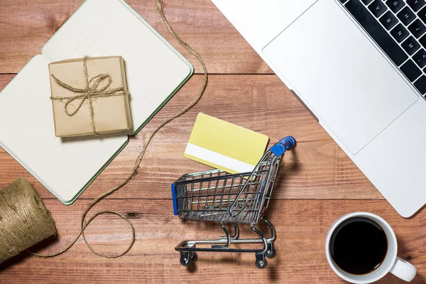 Küçük arabası ve gadget'lar