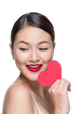 kadın holding kırmızı kalp