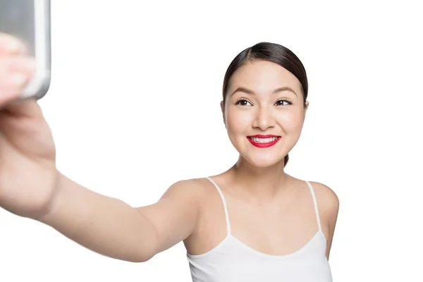 Kvinna som tar selfie — Stockfoto