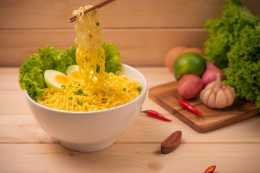 Hazır erişteler kasede 