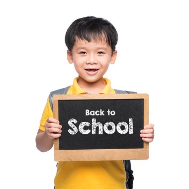 küçük çocuk holding kara tahta