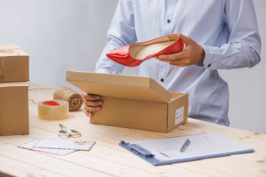 malzemeleri kontrol teslimatçı