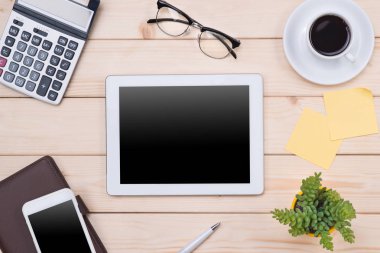 Tablet başlık görüntü. Başı işleri, iş yeri, üstten görünüm