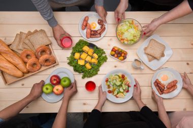 insanlar yemek yiyorsunuz