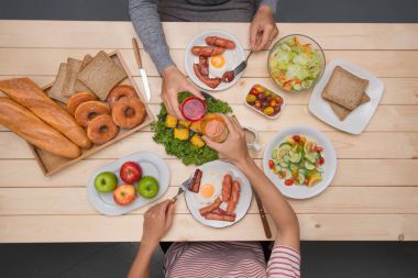 insanlar yemek yiyorsunuz