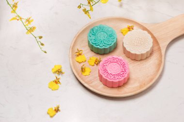 Geleneksel mooncakes Tablo ayarı. Karlı cilt mooncakes. CH