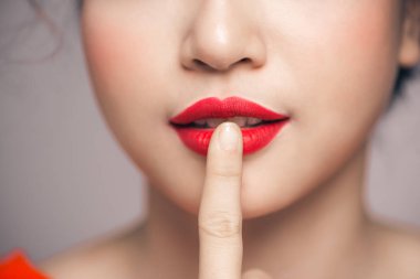 güzel kırmızı dudaklar.