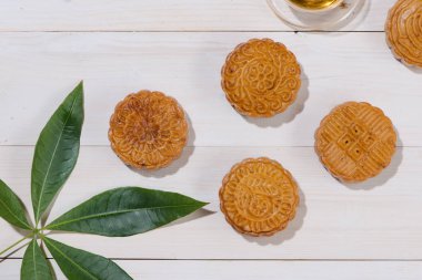 Mooncake ve çay, Çin orta Sonbahar Festivali gıda. Açı görünümü f
