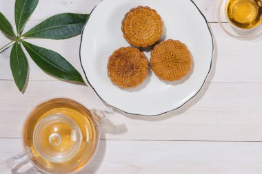 Mooncake ve çay, Çin orta Sonbahar Festivali gıda. Açı görünümü f