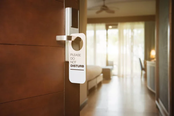 The hotel room with DO NOT DISTURB sign on the door — Stock Photo, Image