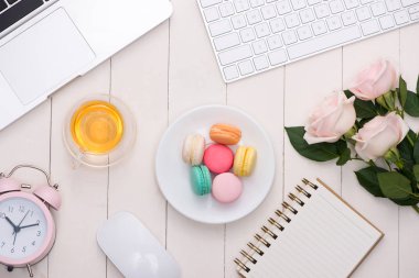 Resepsiyon ile renkli macaroons