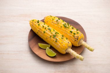 soğan soslu ızgara mısır