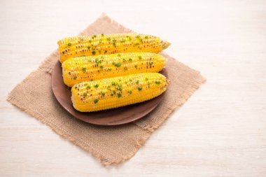 soğan soslu ızgara mısır