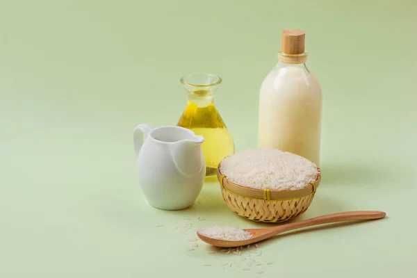 Aceite de arroz en botella de vidrio — Foto de Stock