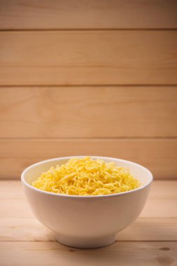 Hazır erişteler kasede 