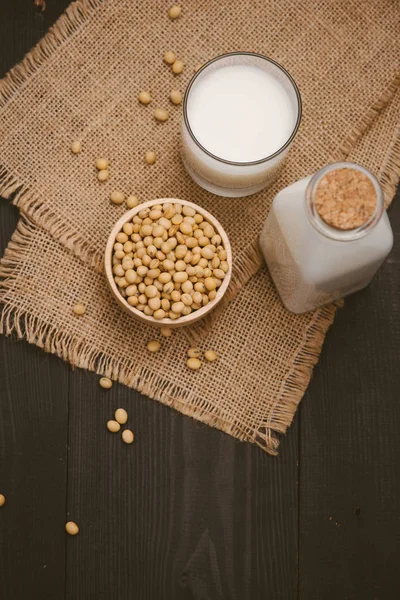 Şişe Soya süt ve soya fasulyesi