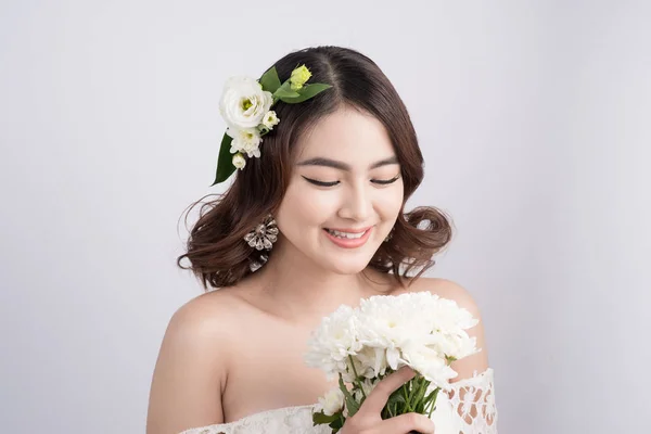 Asian bride with flowers — Stock Photo, Image