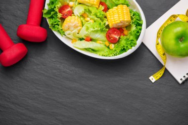 sağlıklı taze salata.