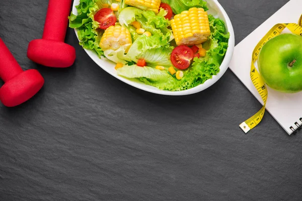 sağlıklı taze salata.