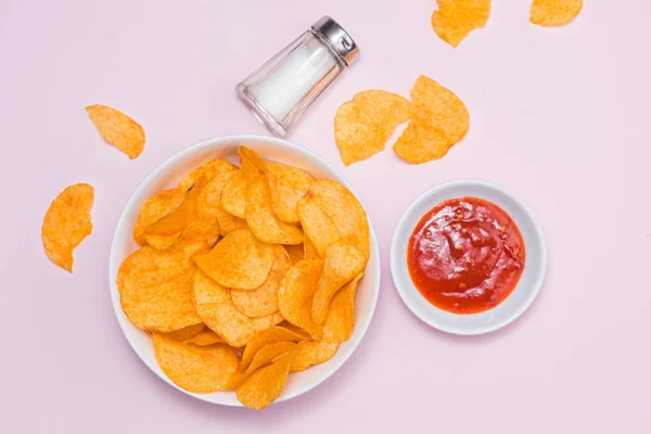 Burgonya chips-chili szósszal — Stock Fotó