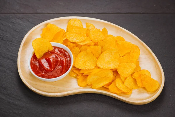 Chips en ketchup — Stockfoto