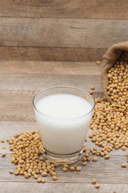 Soya sütü ile cam 