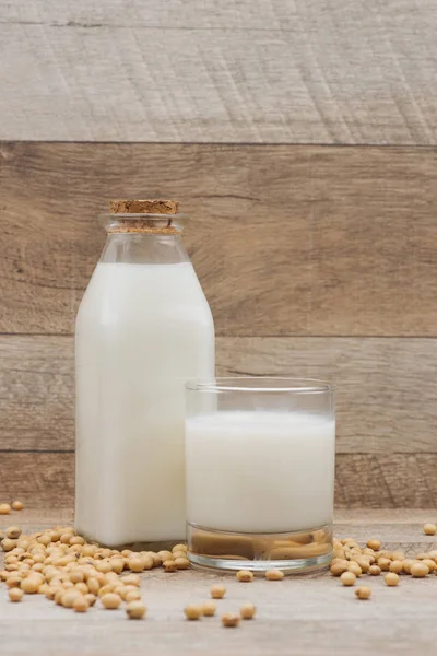 Flaska av sojamjölk — Stockfoto
