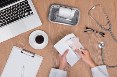 Paranın konuşma doktor