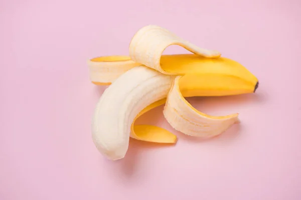 Plátano fresco pelado —  Fotos de Stock