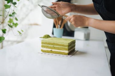 Yeşil çay tozu dökme