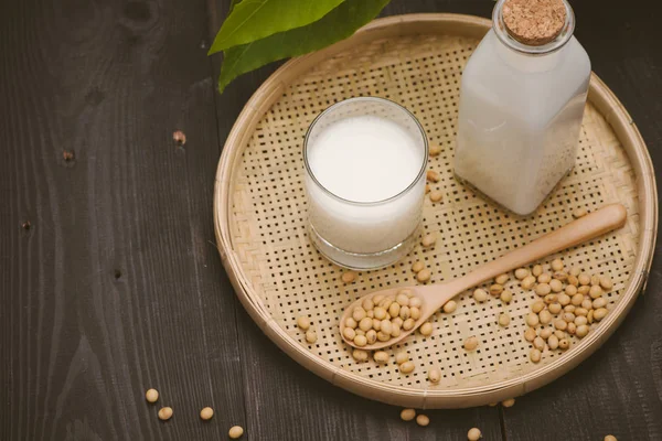 Soy mjölk och sojabönor — Stockfoto