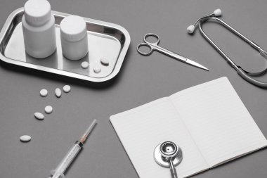 Steteskoplu doktor masası 