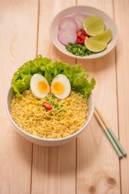 Sebzeli Asya eriştesi