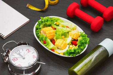 sağlıklı taze salata.