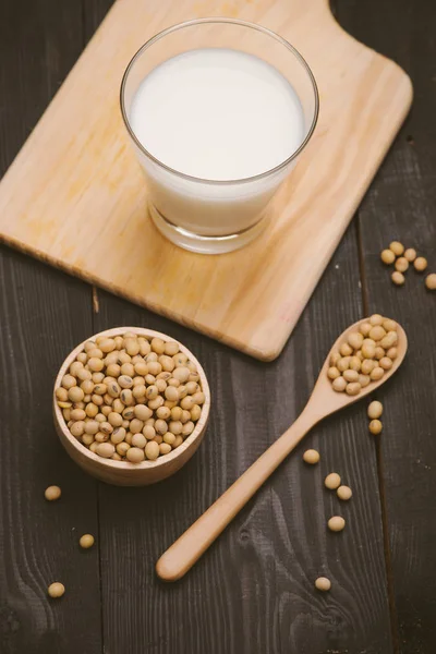 Soya sütü ve soya fasulyesi